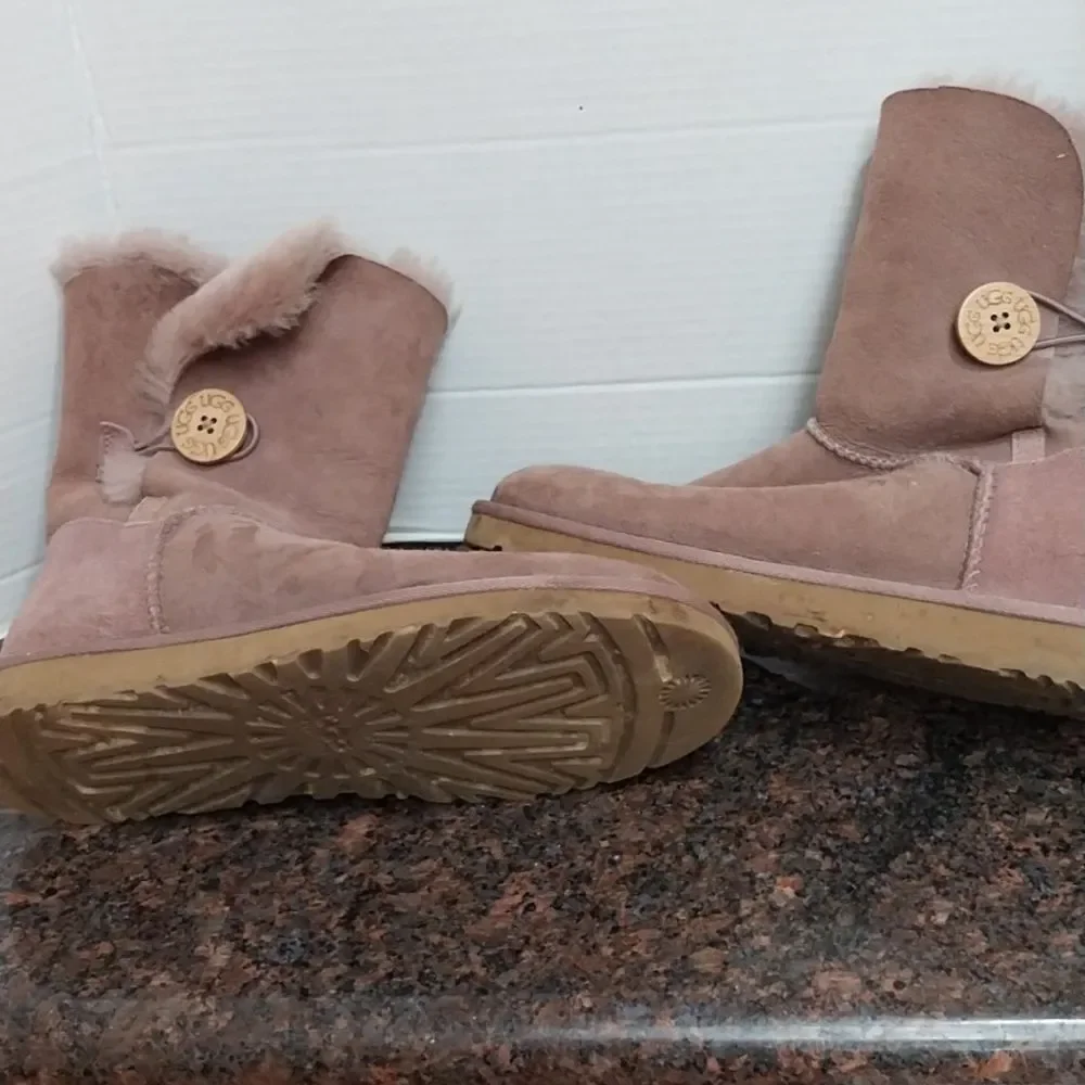 UGG Brown Winter Boots with Suede Exterior...Size 8